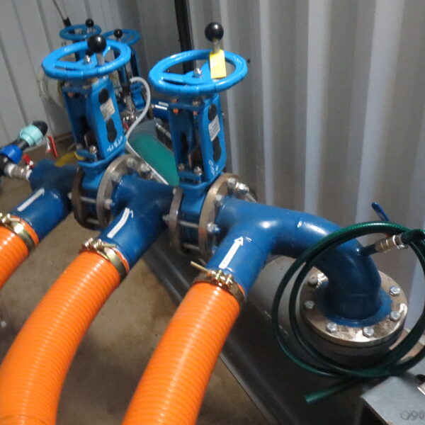 Infeed bar for different liquids