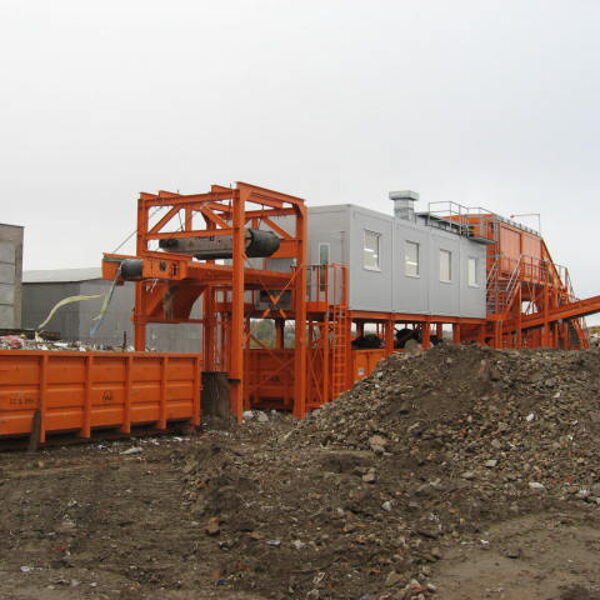 Sorting plant for mixed construction waste