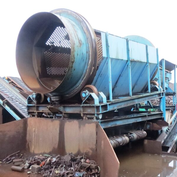 Heaving duty drum screen for mixed scrap