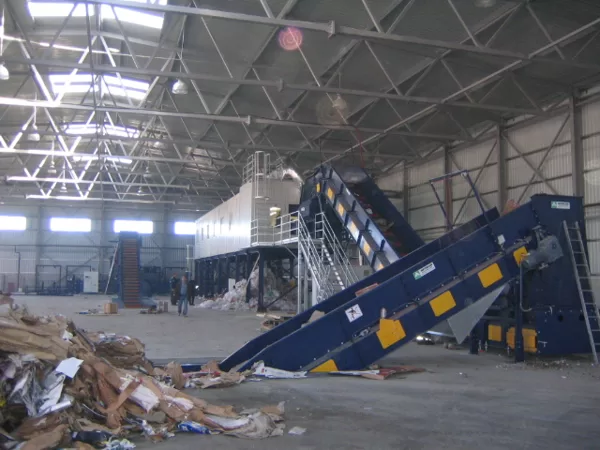 Sorting plant for mixed recyclables and hydraulic baler