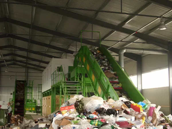 Regional sorting plant for recyclables with hydraulic baler