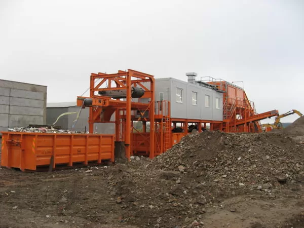 Sorting plant for mixed construction waste