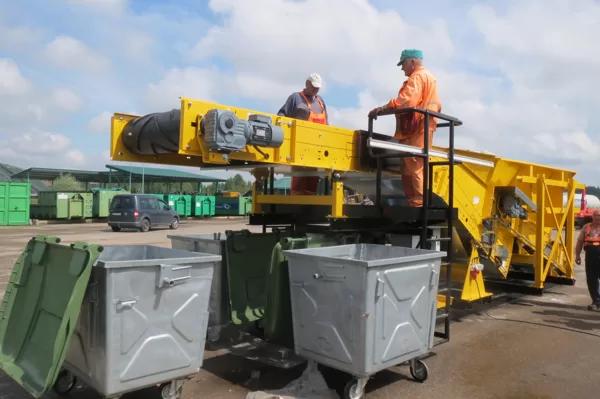 Mobile sorting station on hook frame