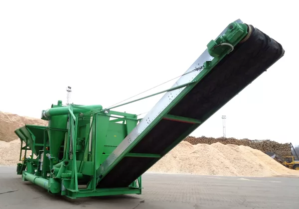 Mobile screen for pellets