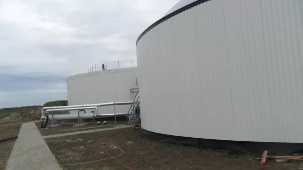 Fermenter with heat exchanger